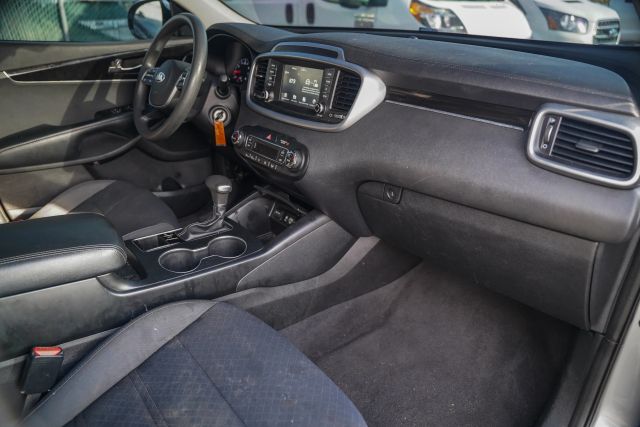 
								2019 Kia Sorento LX Sport Utility 4D full									