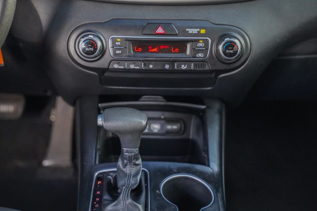 
								2019 Kia Sorento LX Sport Utility 4D full									