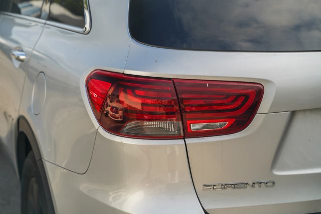 
								2019 Kia Sorento LX Sport Utility 4D full									