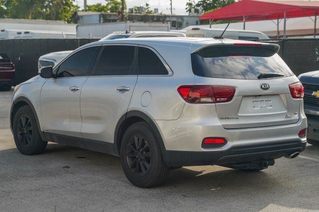 
								2019 Kia Sorento LX Sport Utility 4D full									