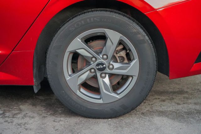 
								2022 Kia K5 LXS Sedan 4D full									