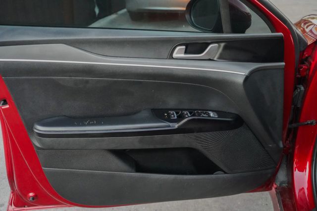 
								2022 Kia K5 LXS Sedan 4D full									