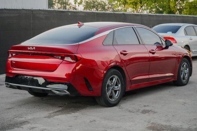 
								2022 Kia K5 LXS Sedan 4D full									