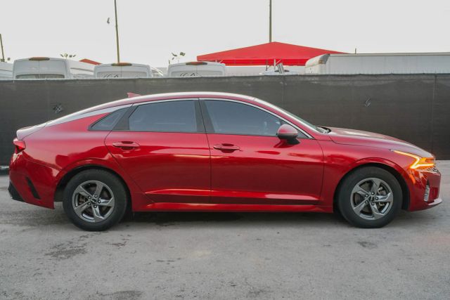 
								2022 Kia K5 LXS Sedan 4D full									