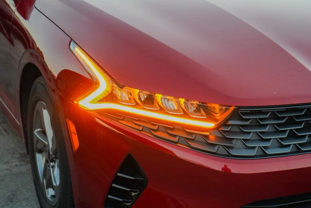 
								2022 Kia K5 LXS Sedan 4D full									