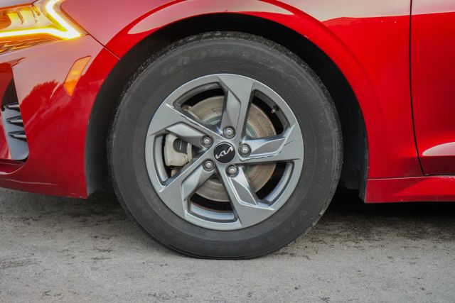 
								2022 Kia K5 LXS Sedan 4D full									