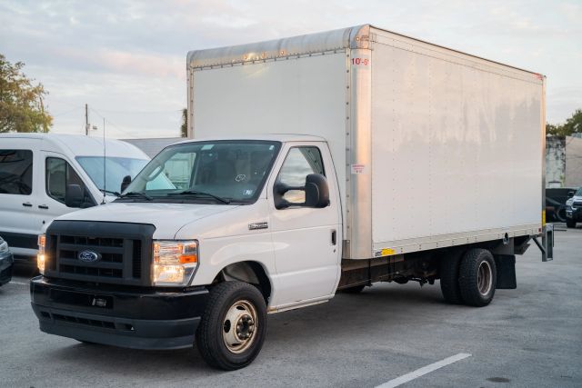 
								2021 Ford E350 Super Duty Cutaway Cutaway Van 2D full									