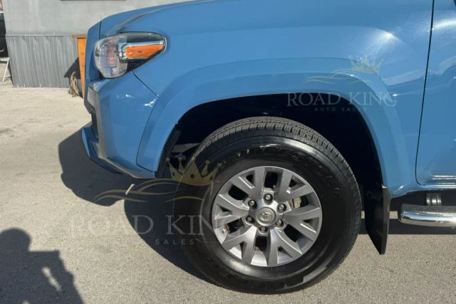 
								2019 Toyota Tacoma Double Cab SR5 Pickup 4D 5 ft full									