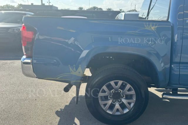 
								2019 Toyota Tacoma Double Cab SR5 Pickup 4D 5 ft full									