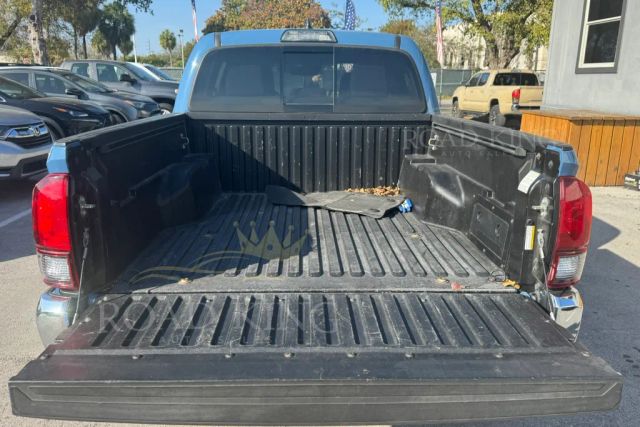 
								2019 Toyota Tacoma Double Cab SR5 Pickup 4D 5 ft full									