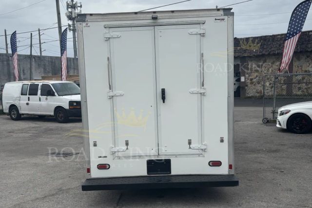 
								2019 Ford Transit Cutaway 350 HD Cutaway Van 2D full									