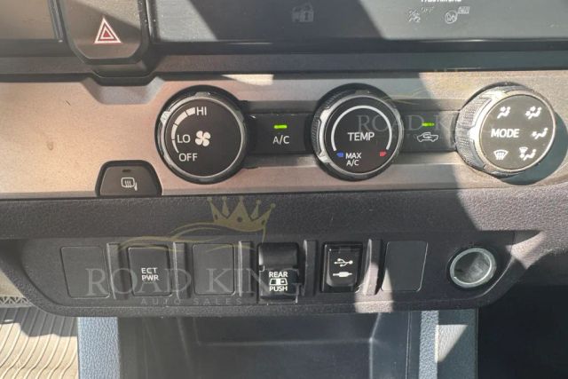 
								2019 Toyota Tacoma Double Cab SR5 Pickup 4D 5 ft full									