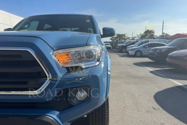 
								2019 Toyota Tacoma Double Cab SR5 Pickup 4D 5 ft full									