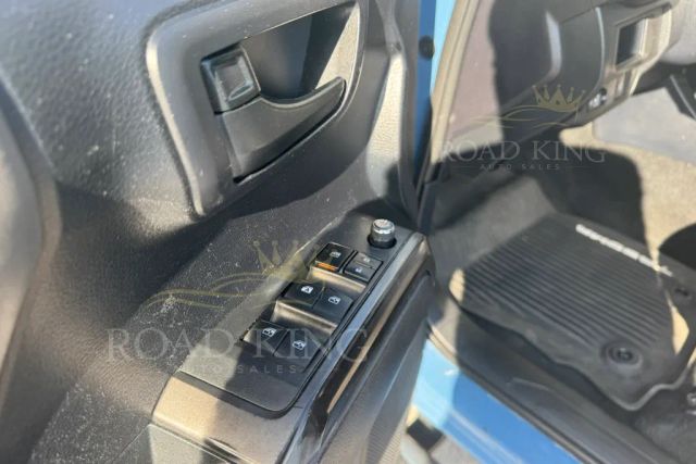 
								2019 Toyota Tacoma Double Cab SR5 Pickup 4D 5 ft full									