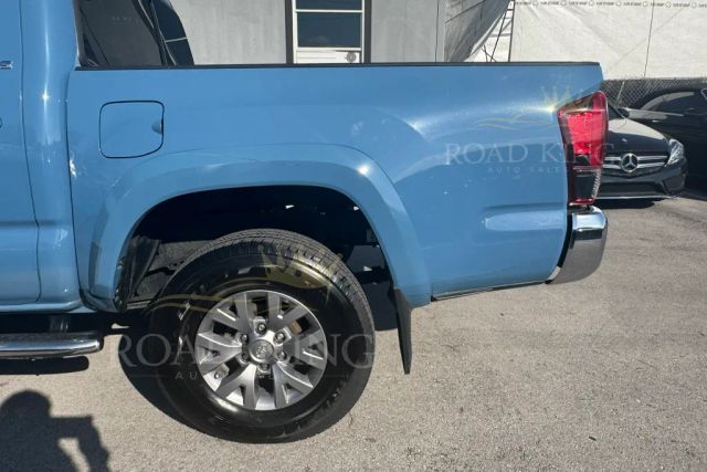
								2019 Toyota Tacoma Double Cab SR5 Pickup 4D 5 ft full									