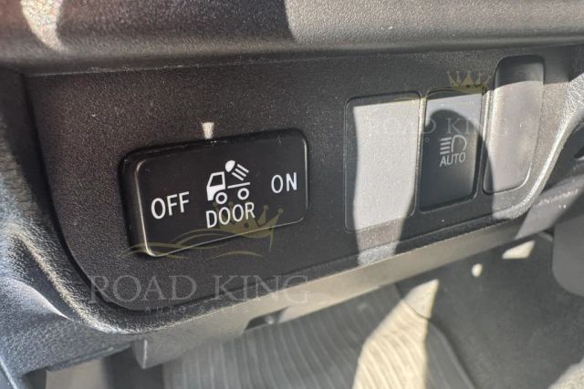 
								2019 Toyota Tacoma Double Cab SR5 Pickup 4D 5 ft full									