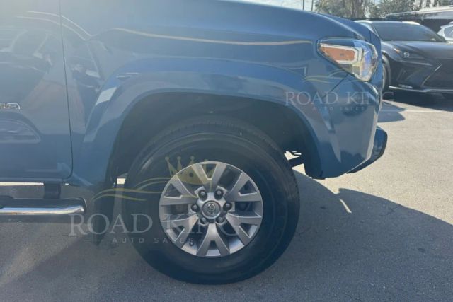 
								2019 Toyota Tacoma Double Cab SR5 Pickup 4D 5 ft full									