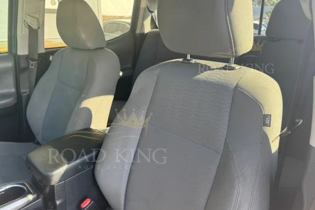 
								2019 Toyota Tacoma Double Cab SR5 Pickup 4D 5 ft full									