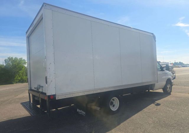 
								2021 Ford E350 Super Duty Cutaway Cutaway Van 2D full									