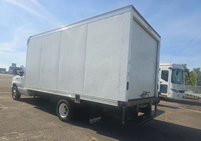 
								2021 Ford E350 Super Duty Cutaway Cutaway Van 2D full									