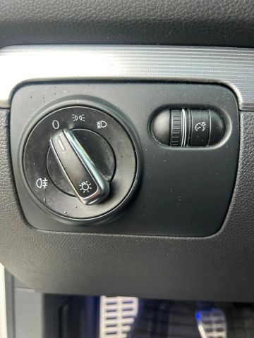 
								2012 Volkswagen Golf R Hatchback 2D full									