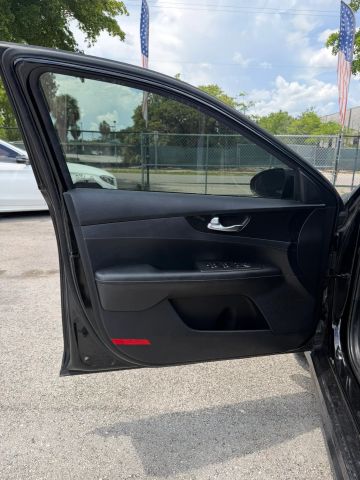 
								2020 Kia Forte GT-Line Sedan 4D full									
