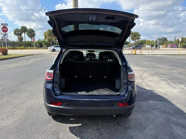 
								2018 Jeep Compass Latitude Sport Utility 4D full									