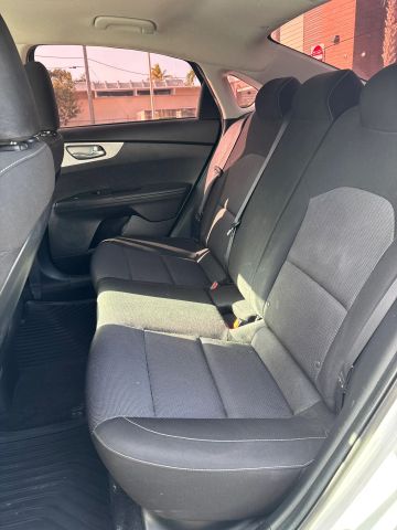 
								2023 Kia Forte LXS Sedan 4D full									