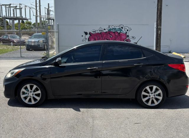 
								2013 Hyundai Accent GLS Sedan 4D full									