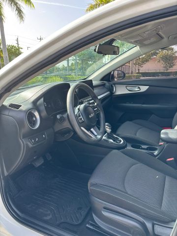 
								2023 Kia Forte LXS Sedan 4D full									