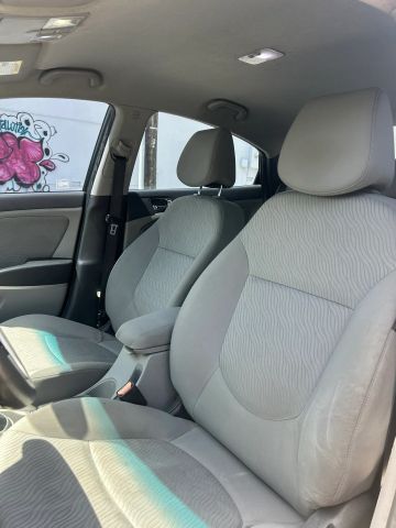 
								2013 Hyundai Accent GLS Sedan 4D full									