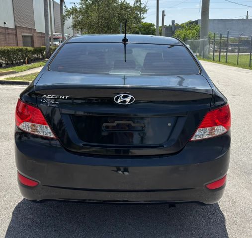 
								2013 Hyundai Accent GLS Sedan 4D full									