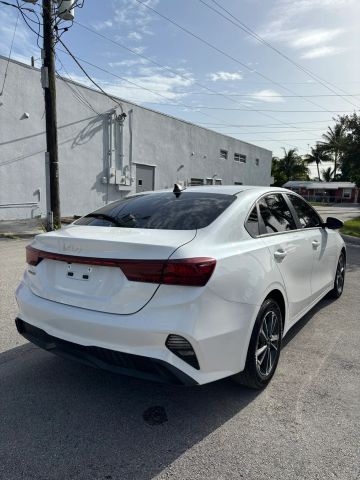 
								2023 Kia Forte LXS Sedan 4D full									
