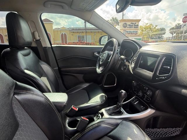 
								2018 Jeep Compass Latitude Sport Utility 4D full									