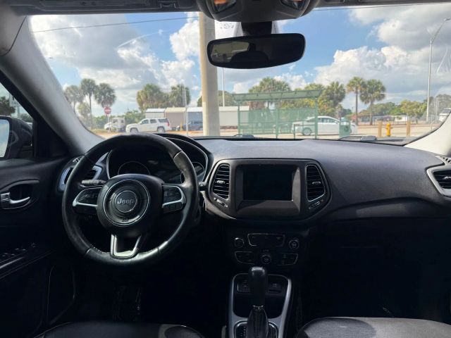 
								2018 Jeep Compass Latitude Sport Utility 4D full									