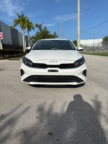 
								2023 Kia Forte LXS Sedan 4D full									