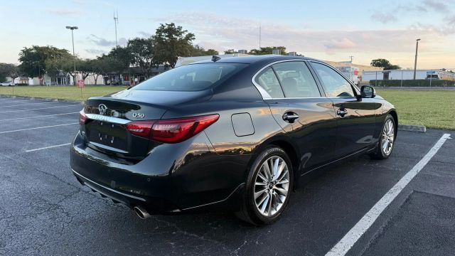 
								2023 INFINITI Q50 LUXE Sedan 4D full									