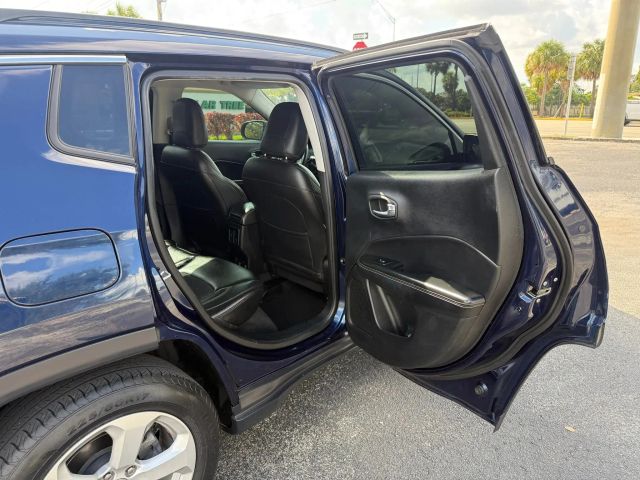 
								2018 Jeep Compass Latitude Sport Utility 4D full									