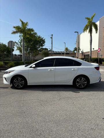 
								2023 Kia Forte LXS Sedan 4D full									