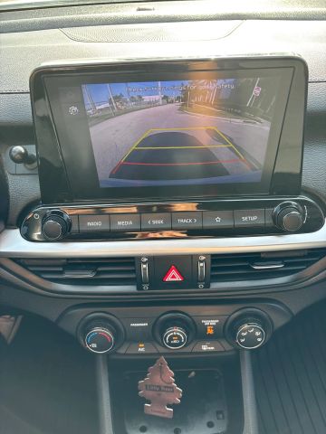 
								2023 Kia Forte LXS Sedan 4D full									
