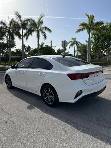 
								2023 Kia Forte LXS Sedan 4D full									