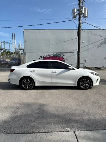 
								2023 Kia Forte LXS Sedan 4D full									