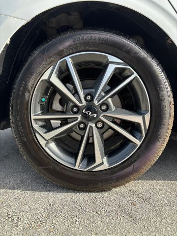 
								2023 Kia Forte LXS Sedan 4D full									