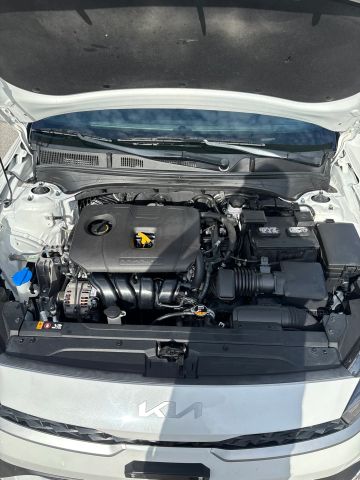 
								2023 Kia Forte LXS Sedan 4D full									