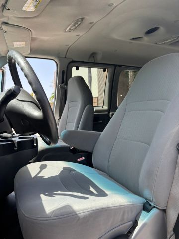 
								2008 Ford E350 Super Duty Passenger XLT Extended Van 3D full									