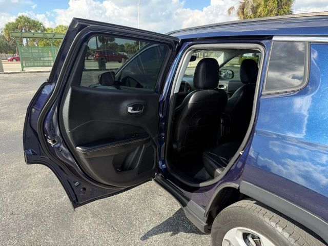 
								2018 Jeep Compass Latitude Sport Utility 4D full									