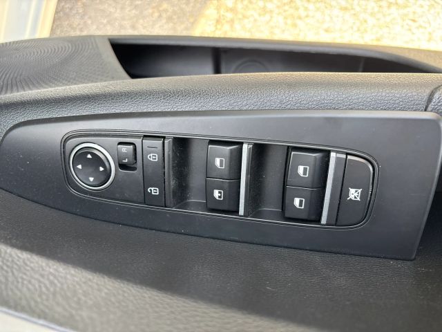 
								2023 Kia Forte LXS Sedan 4D full									