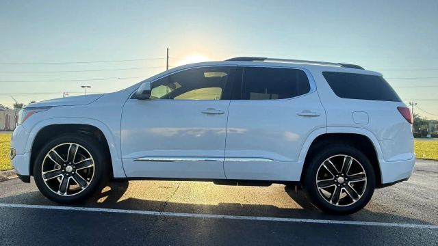 
								2023 GMC Acadia SLT Sport Utility 4D full									