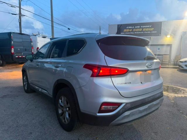 
								2019 Hyundai Santa Fe 2.4 SE Sport Utility 4D full									