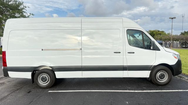 
								2021 Mercedes-Benz Sprinter 2500 Cargo High Roof w/170  WB Van 3D full									